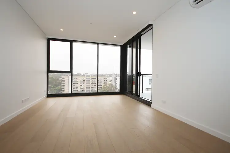 25 Meredith St