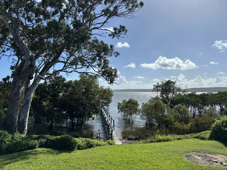 5-7 Lovell Pde, Lamb Island QLD 4184