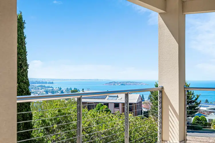 4 Mayflower Ct