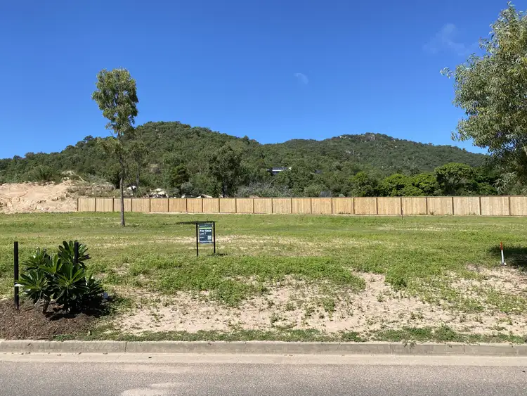 124 Gifford St, Horseshoe Bay QLD 4819