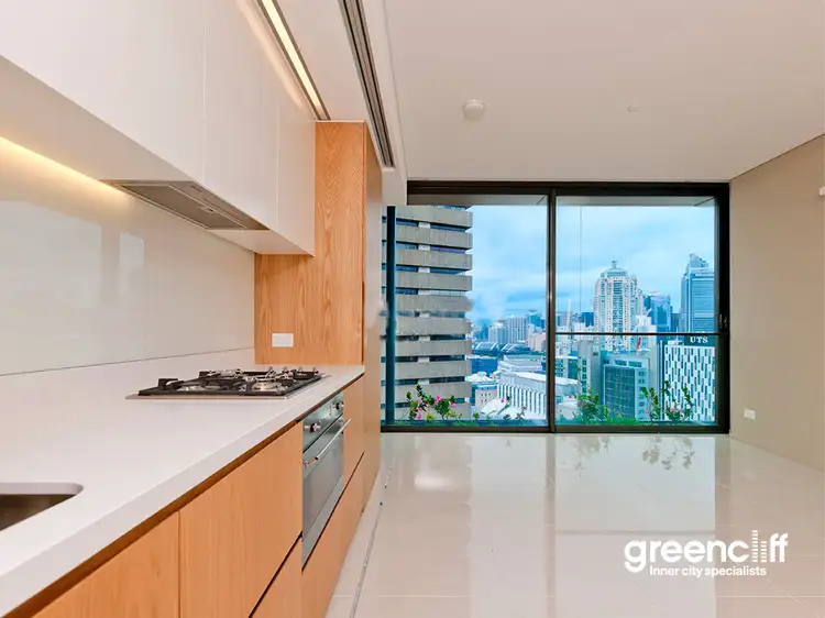 3 Carlton St