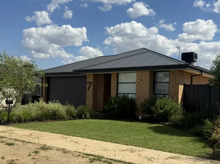 7 Lisbon Dr