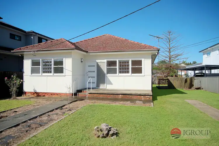 9 Endeavour Rd, Georges Hall NSW 2198