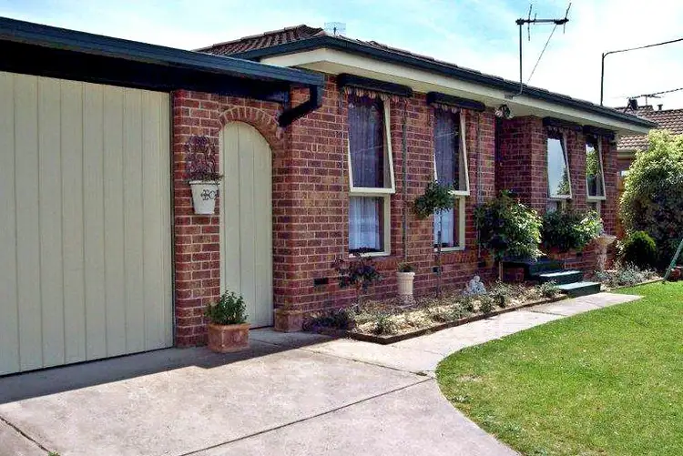 11 Greenwood Dr, Carrum Downs VIC 3201