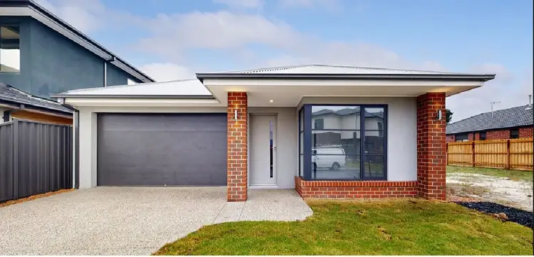3 VIZSLA ST, Cranbourne East VIC 3977