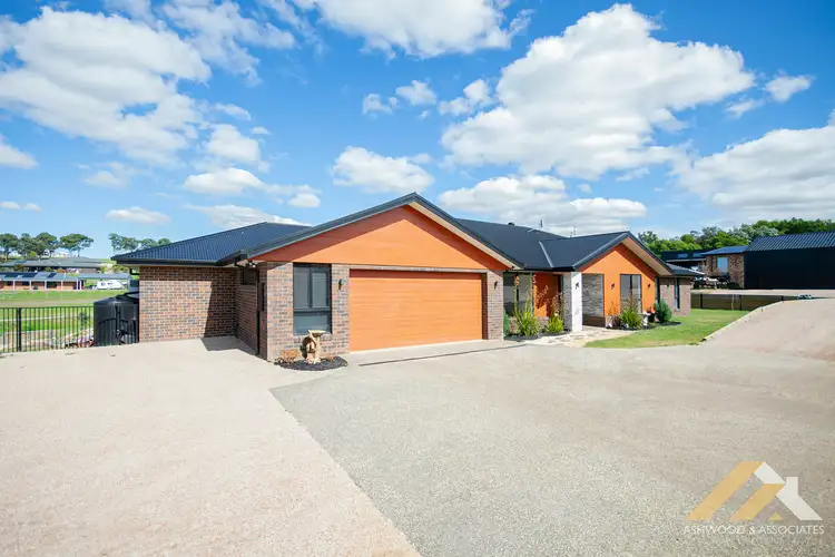 11 Vincent Ct, Wy Yung VIC 3875