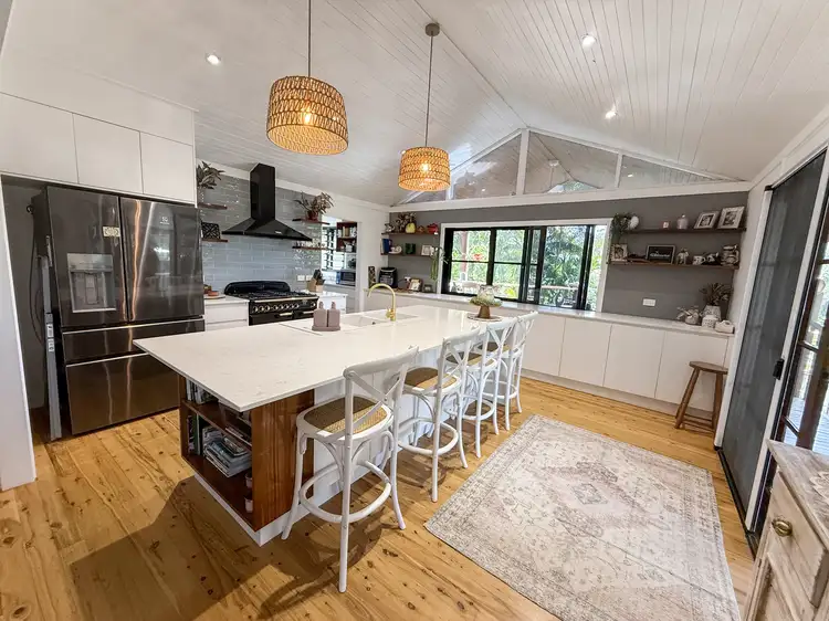 53 Thomas Rd, Devereux Creek QLD 4753