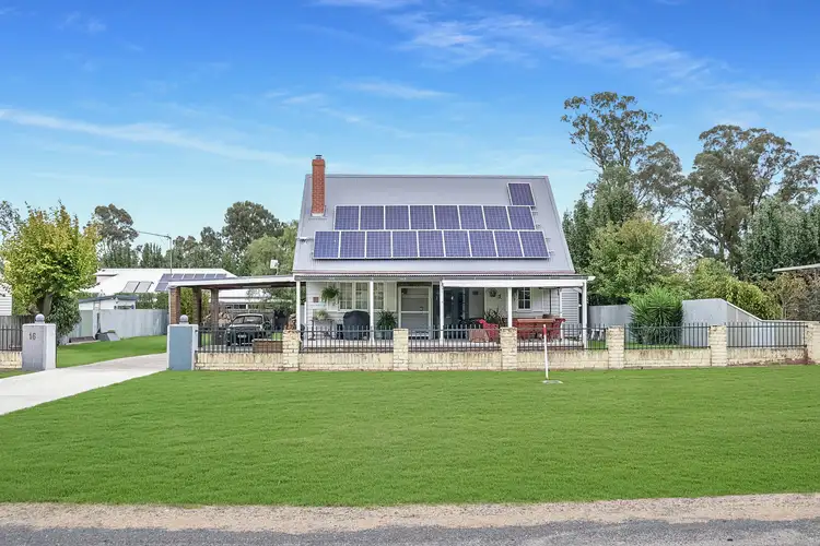 16 Stewart Street, Toongabbie VIC 3856