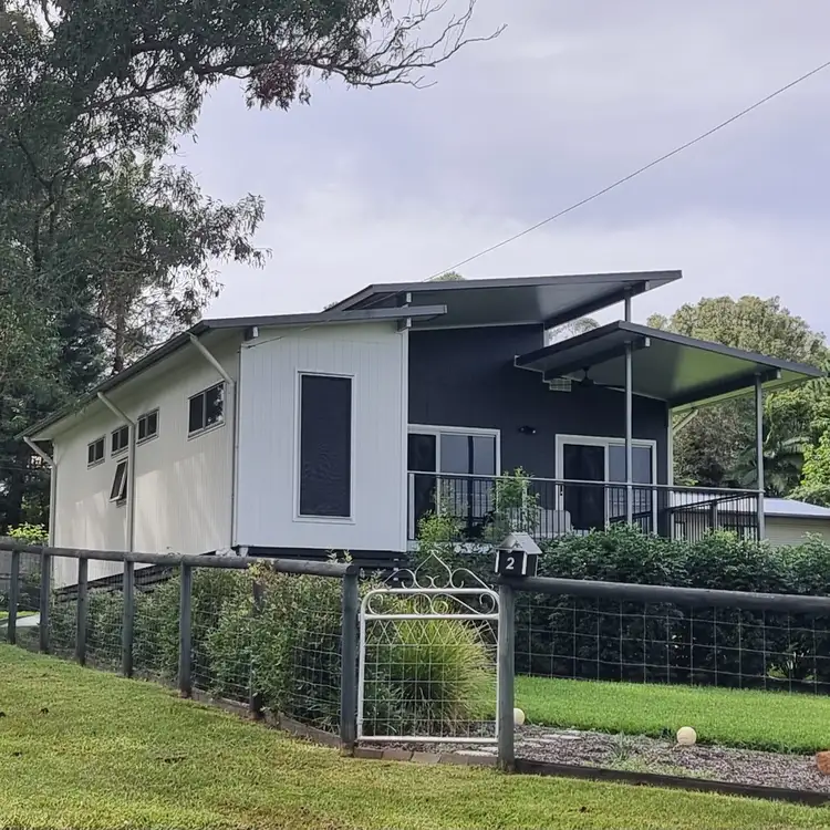 2 Melaleuca Dr, Lamb Island QLD 4184
