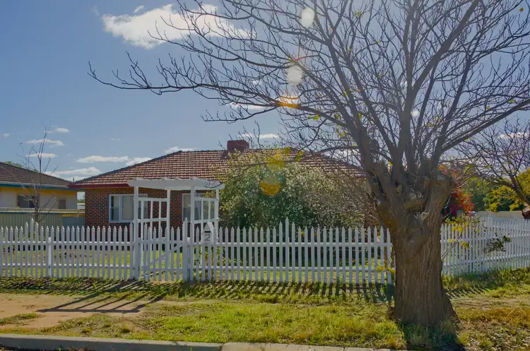 2 Hill St, Merredin WA 6415