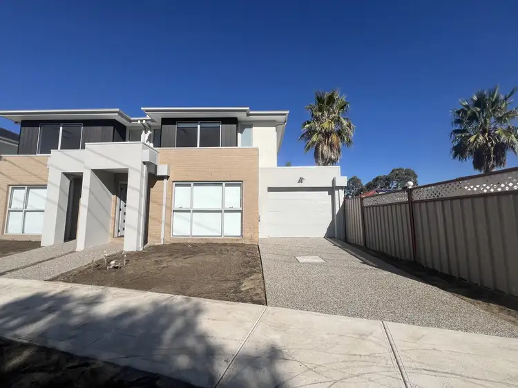 3/2 Hartland Court, Craigieburn VIC 3064