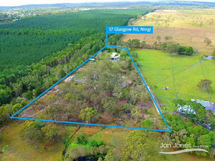 17 Glasgow Rd, Ningi QLD 4511