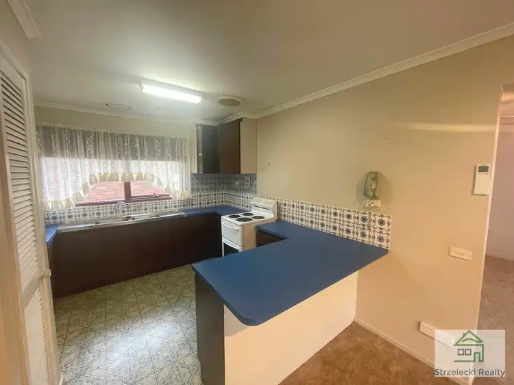 Fifth view of Homely house listing, 5 Paull Ct, Moe VIC 3825