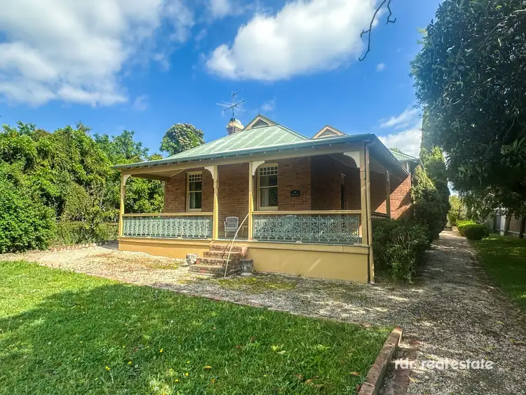 11 Mitchell Crescent