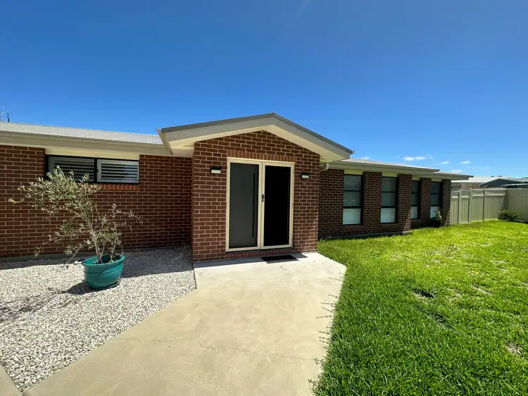 9 Max Pl, Inverell NSW 2360