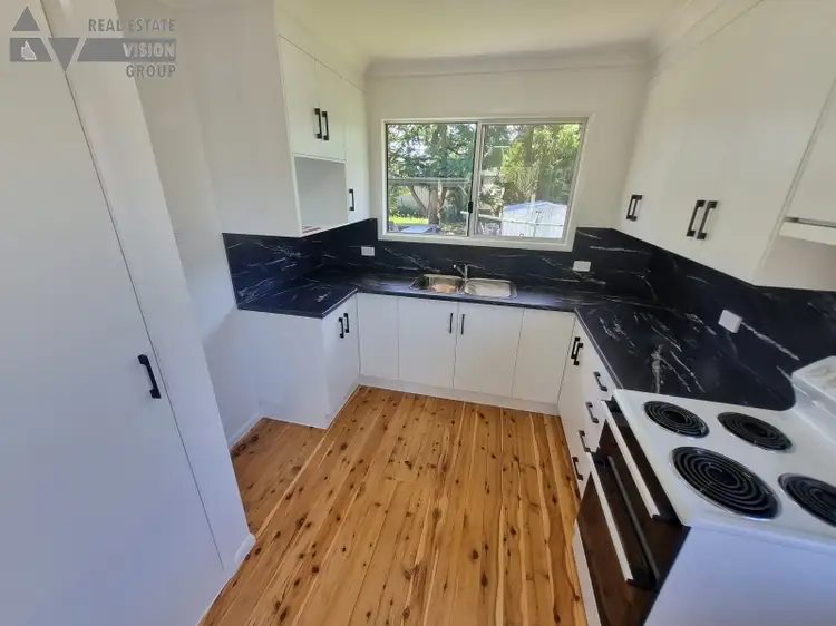 51 Bendee Cres, Blackwater QLD 4717