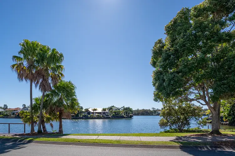 71 Stillwater Dr, Twin Waters QLD 4564