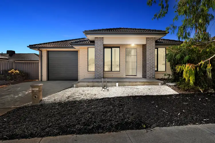 9 Stonehenge Dr, Cobblebank VIC 3338