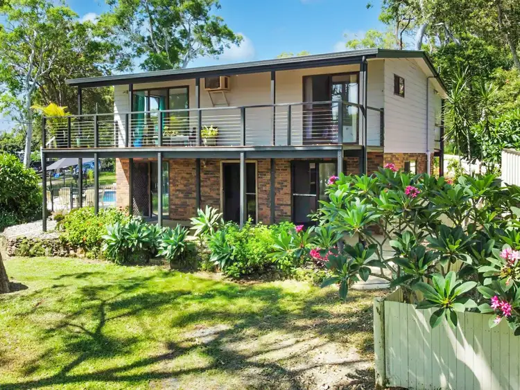 8-10 Cliff Terrace, Macleay Island QLD 4184