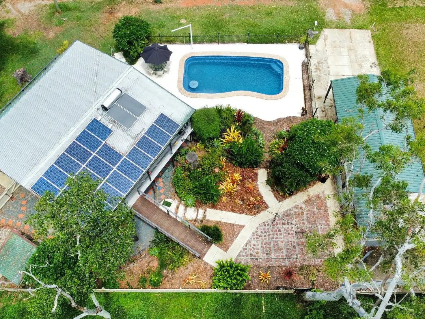 Main view of Homely house listing, 8-10 Cliff Terrace, Macleay Island QLD 4184