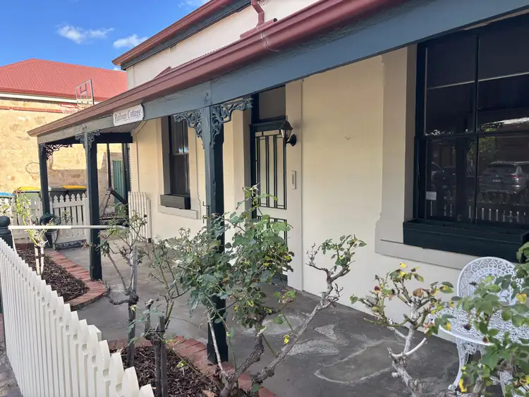8 Railway Tce, Victor Harbor SA 5211