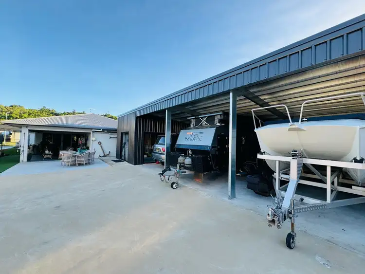 16 Voyager St, South Mission Beach QLD 4852