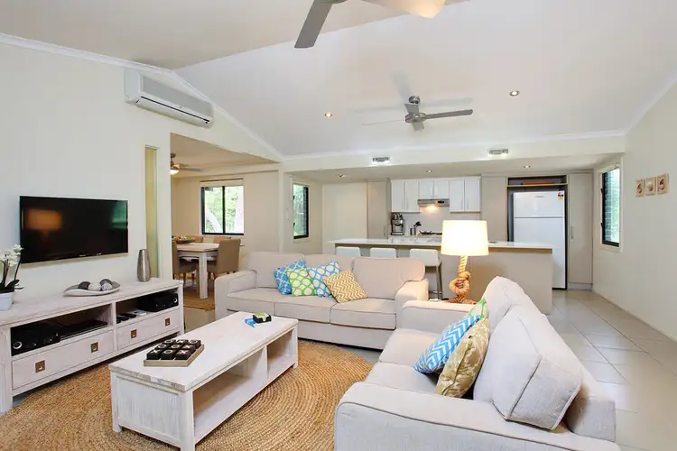 6 Orania Rd, Rainbow Beach QLD 4581