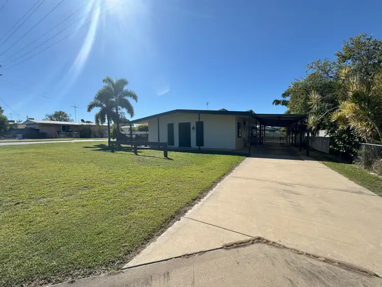 8 Davey St, Moura QLD 4718