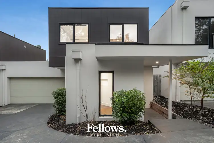 2/17 Rheanva Street, Berwick VIC 3806