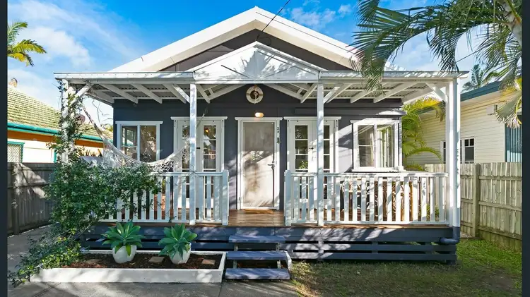 39 Bailey St, Woody Point QLD 4019