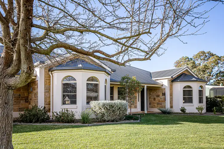 6 Miamba Cl, Penola SA 5277