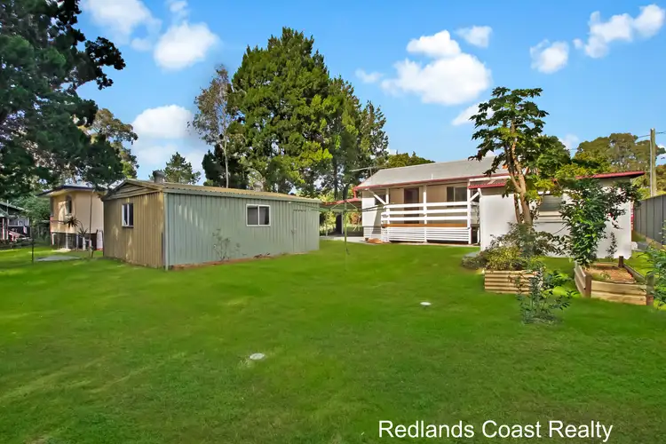 27 Betty St, Macleay Island QLD 4184