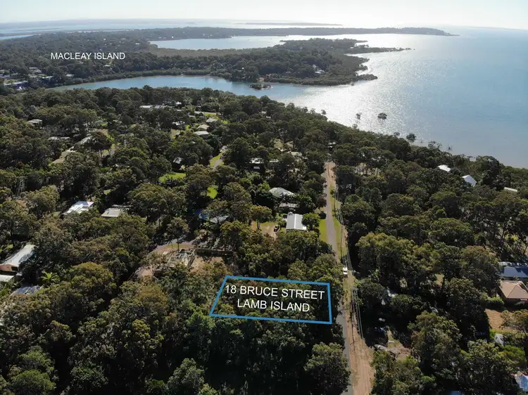 18 Bruce Street, Lamb Island QLD 4184