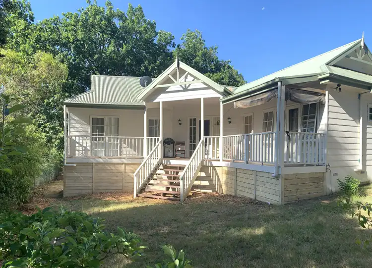 2A Royston Rd, Woodend VIC 3442