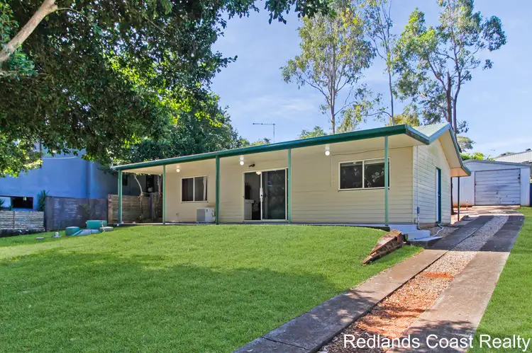 16 Waterside Dr, Macleay Island QLD 4184