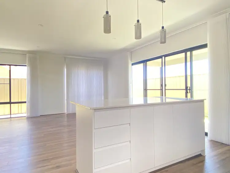Fifth view of Homely house listing, 8 Yellowstone Grove, Success WA 6164