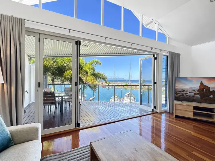 Unit 4/6 Terrace Pl 'Water's Edge', Nelly Bay QLD 4819