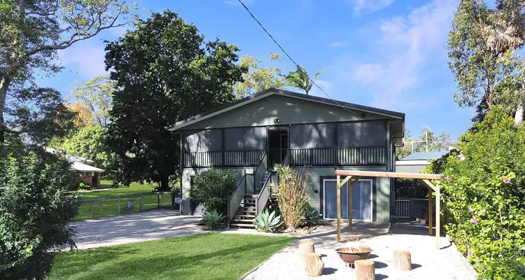 10 Curlew St, Macleay Island QLD 4184