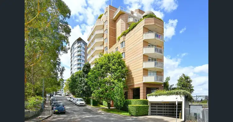 10/2 Pound Road, Hornsby NSW 2077