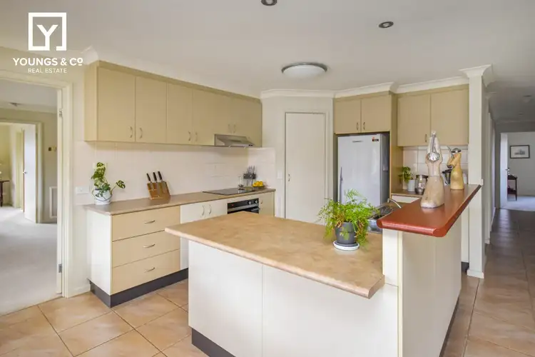 Fifth view of Homely house listing, 2 Lewis Ct, Mooroopna VIC 3629