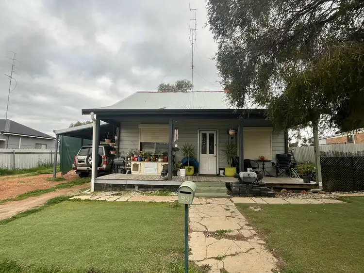 93 Lockyer Avenue