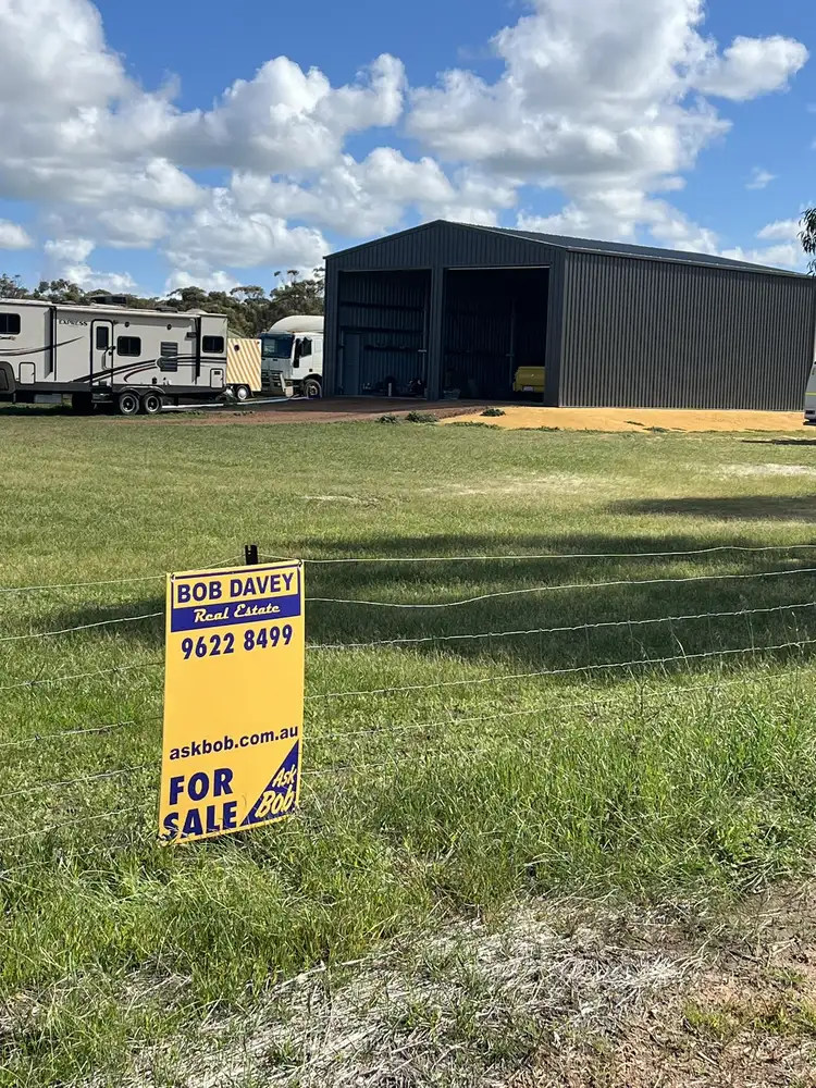 31 Bourke St, Meckering WA 6405