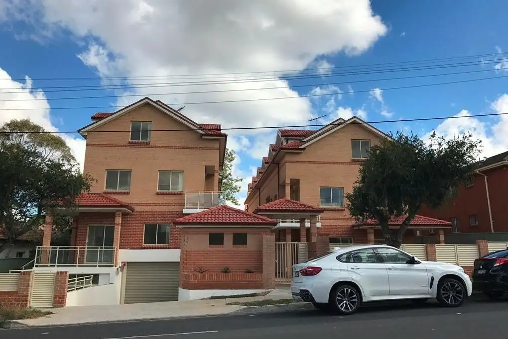 Main view of Homely townhouse listing, u3 55-57 Bexley Rd, Campsie NSW 2194