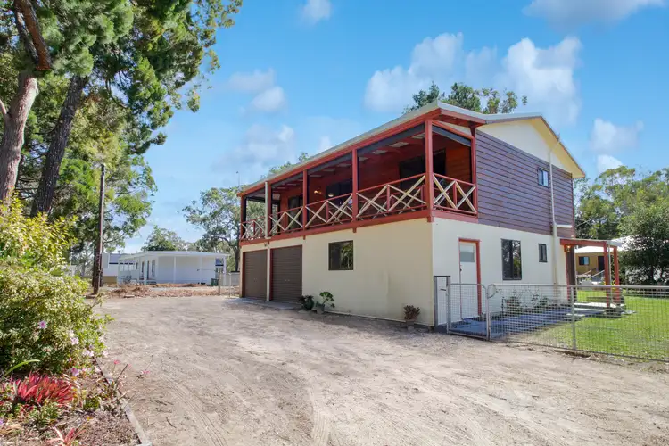 19 Barramundi St, Macleay Island QLD 4184
