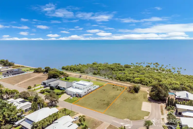 6 Waterview Dr, Bushland Beach QLD 4818