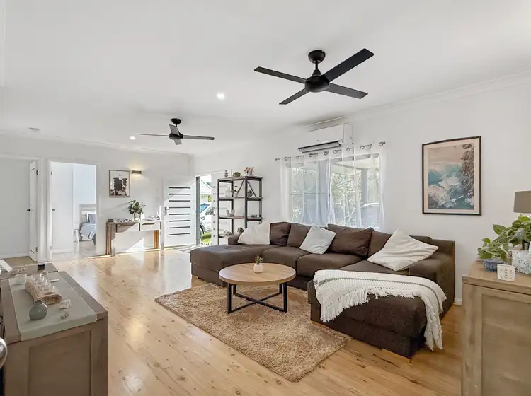 27 Kent Cl, Mission Beach QLD 4852