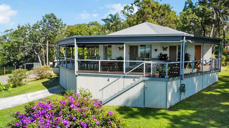 76 Beelong St, Macleay Island QLD 4184