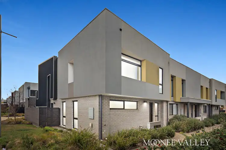 8 Patria Walk, Avondale Heights VIC 3034