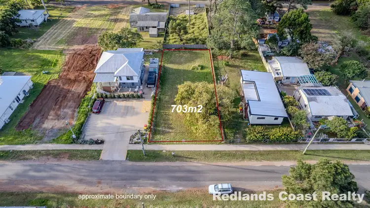 13 Robert St, Russell Island QLD 4184