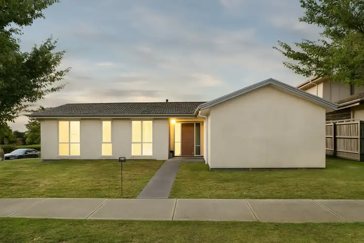 2 Fumina Ct, Meadow Heights VIC 3048